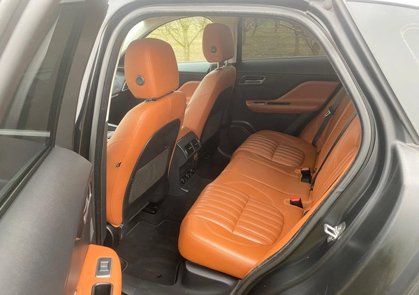 Jaguar F-Pace cena 79999 przebieg: 186000, rok produkcji 2016 z Staszów małe 704